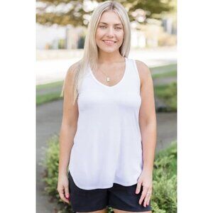 NWT Silver Icing Freeloader White Mad About You v-neck tank  size M/L